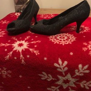 Cathy Jean kitten heal glitter pumps.